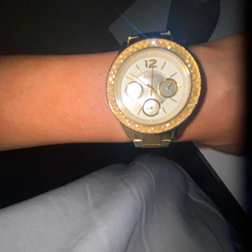 Fossil gold watch like new! Measures 6.5 in wrist